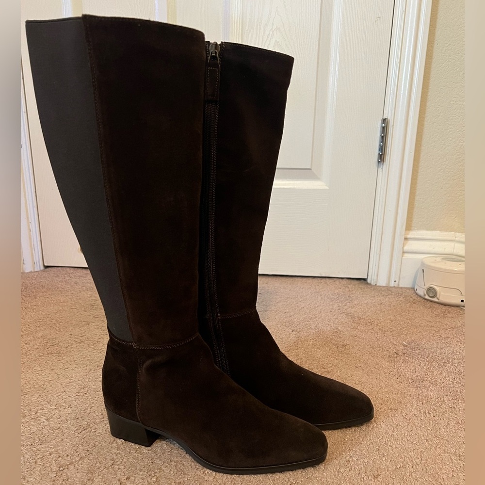 Aquatalia suede boots dark brown. NWOT